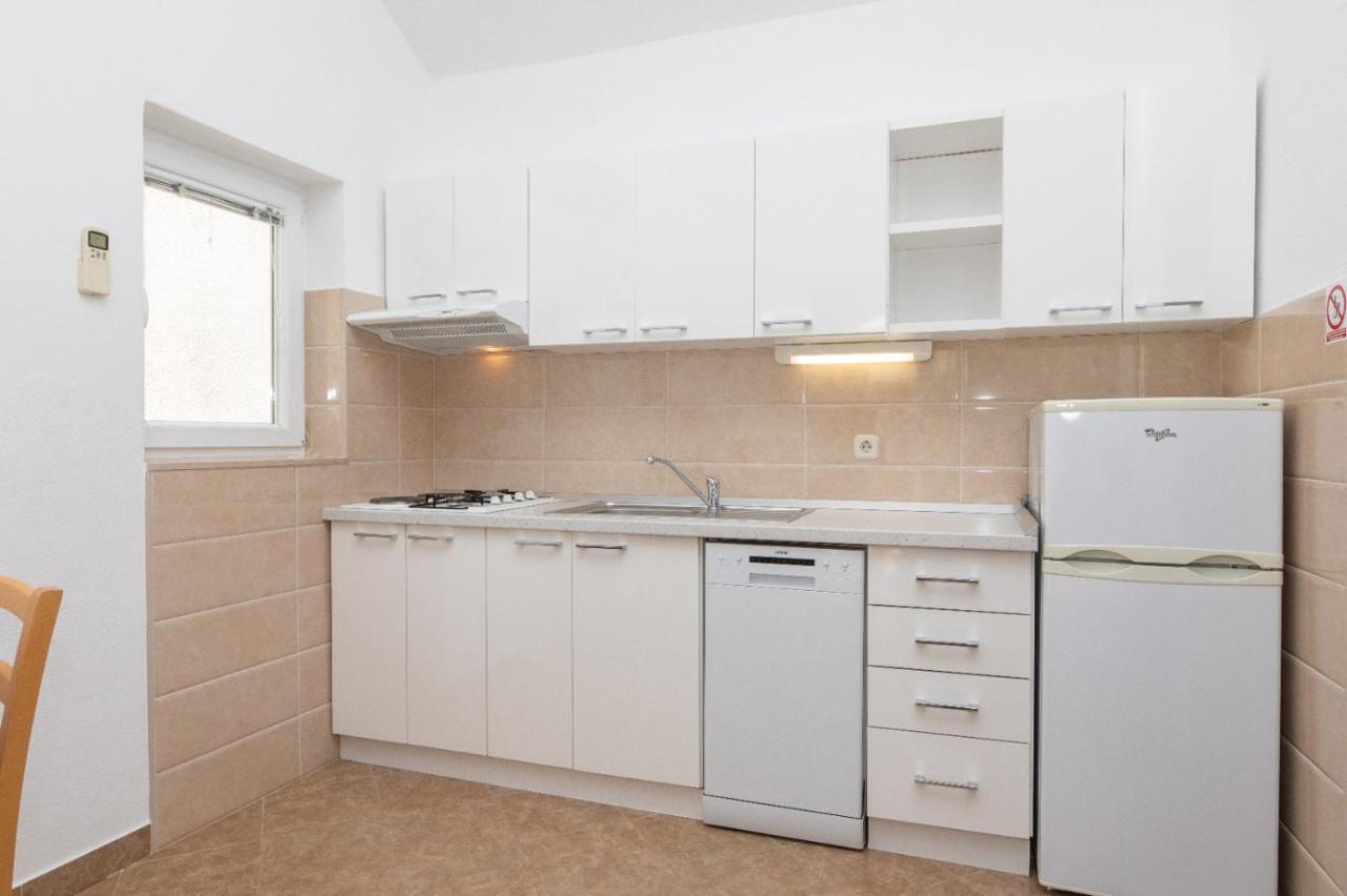 Apartments Jelena Supetar - Four Apartments - A Small House With A Private Yard - Two-Room Apartment With A Sea View - Studio Apartment - Two-Room Apartment With Garden View- Free Parking Dış mekan fotoğraf