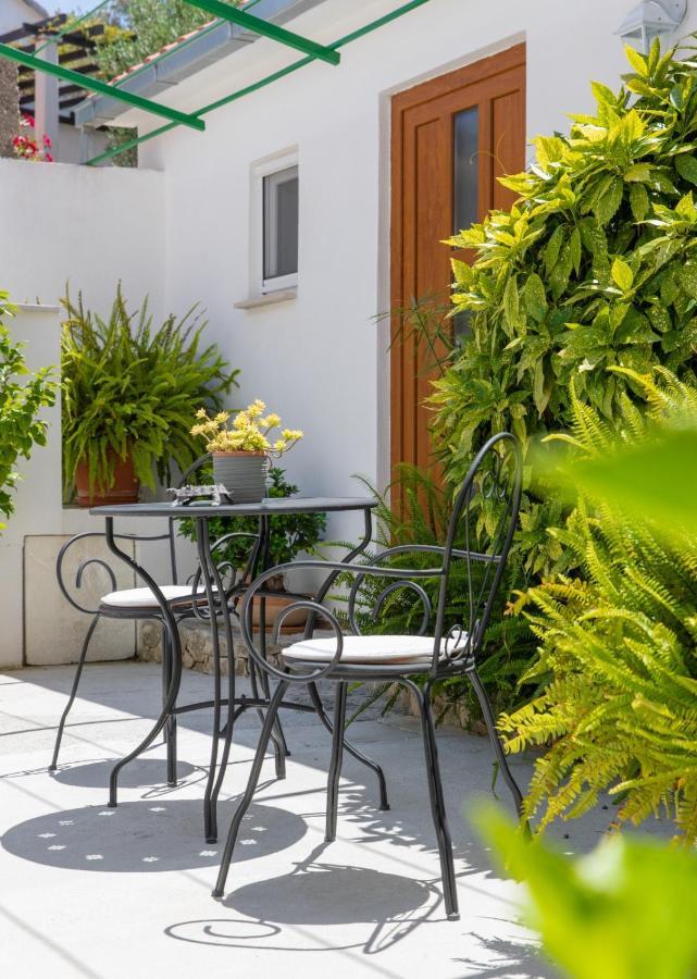Apartments Jelena Supetar - Four Apartments - A Small House With A Private Yard - Two-Room Apartment With A Sea View - Studio Apartment - Two-Room Apartment With Garden View- Free Parking Dış mekan fotoğraf