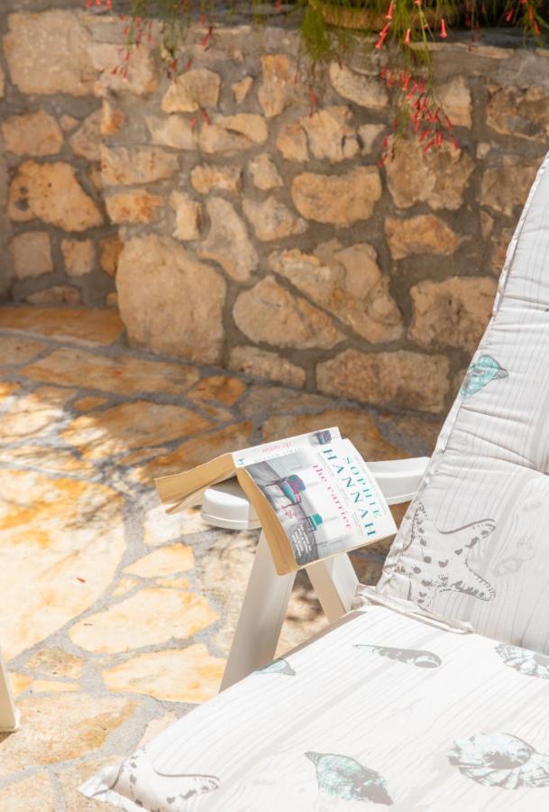 Apartments Jelena Supetar - Four Apartments - A Small House With A Private Yard - Two-Room Apartment With A Sea View - Studio Apartment - Two-Room Apartment With Garden View- Free Parking Dış mekan fotoğraf