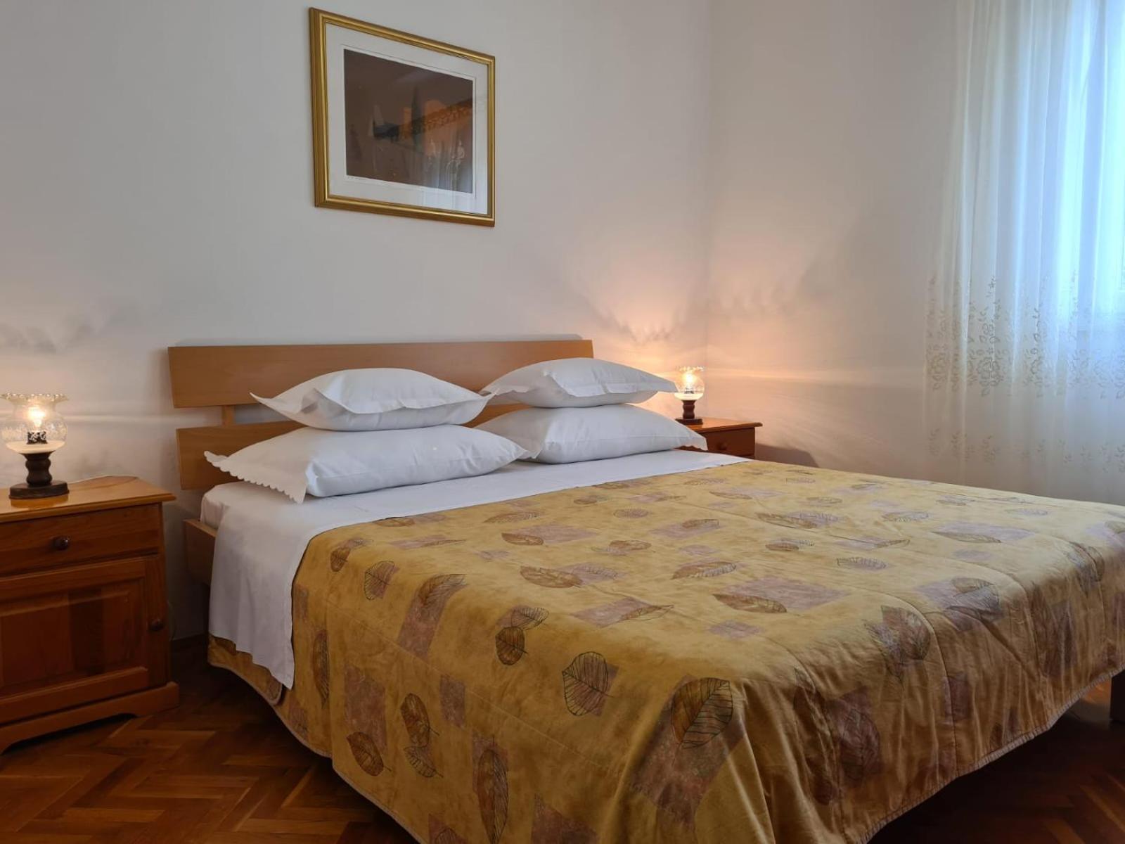 Apartments Jelena Supetar - Four Apartments - A Small House With A Private Yard - Two-Room Apartment With A Sea View - Studio Apartment - Two-Room Apartment With Garden View- Free Parking Dış mekan fotoğraf