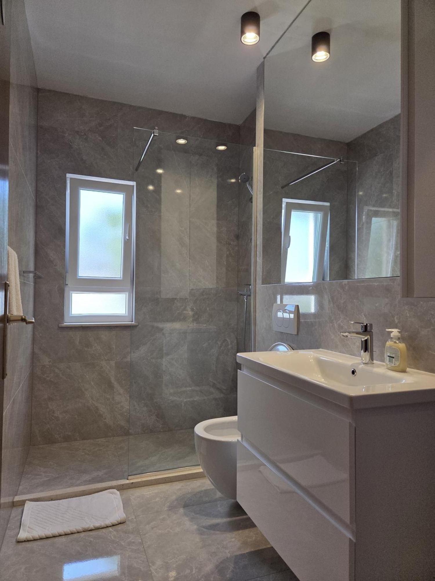Apartments Jelena Supetar - Four Apartments - A Small House With A Private Yard - Two-Room Apartment With A Sea View - Studio Apartment - Two-Room Apartment With Garden View- Free Parking Dış mekan fotoğraf