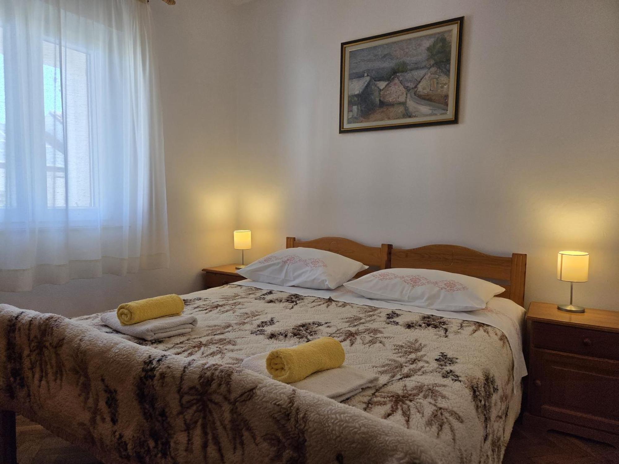 Apartments Jelena Supetar - Four Apartments - A Small House With A Private Yard - Two-Room Apartment With A Sea View - Studio Apartment - Two-Room Apartment With Garden View- Free Parking Dış mekan fotoğraf