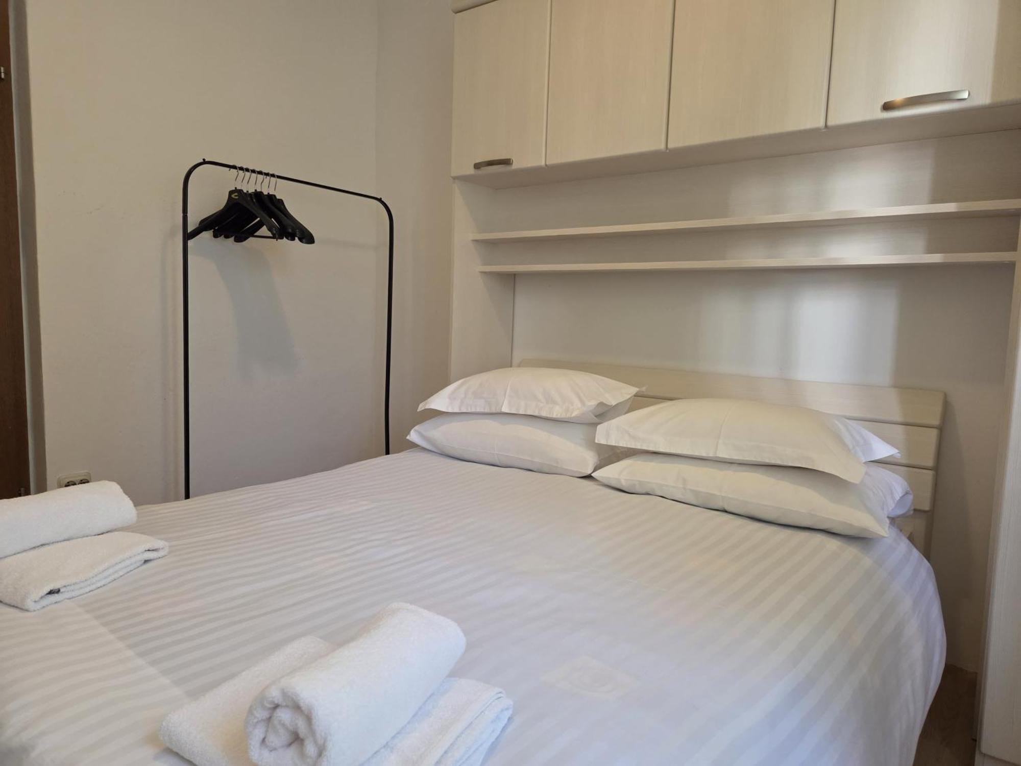 Apartments Jelena Supetar - Four Apartments - A Small House With A Private Yard - Two-Room Apartment With A Sea View - Studio Apartment - Two-Room Apartment With Garden View- Free Parking Dış mekan fotoğraf