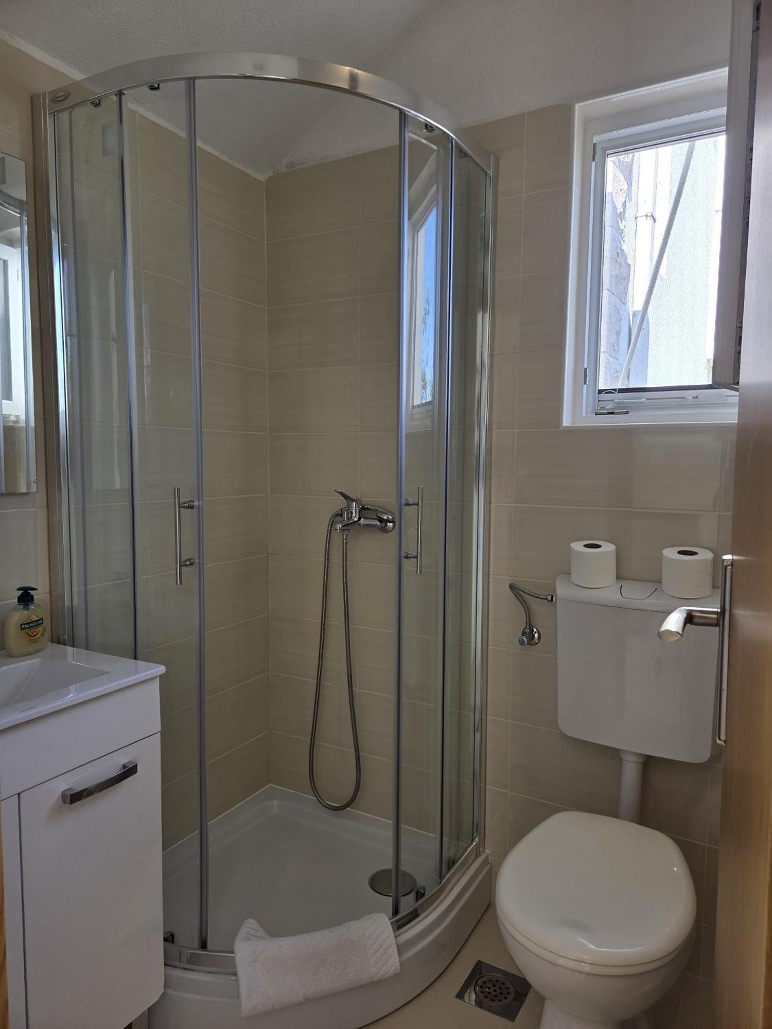 Apartments Jelena Supetar - Four Apartments - A Small House With A Private Yard - Two-Room Apartment With A Sea View - Studio Apartment - Two-Room Apartment With Garden View- Free Parking Dış mekan fotoğraf