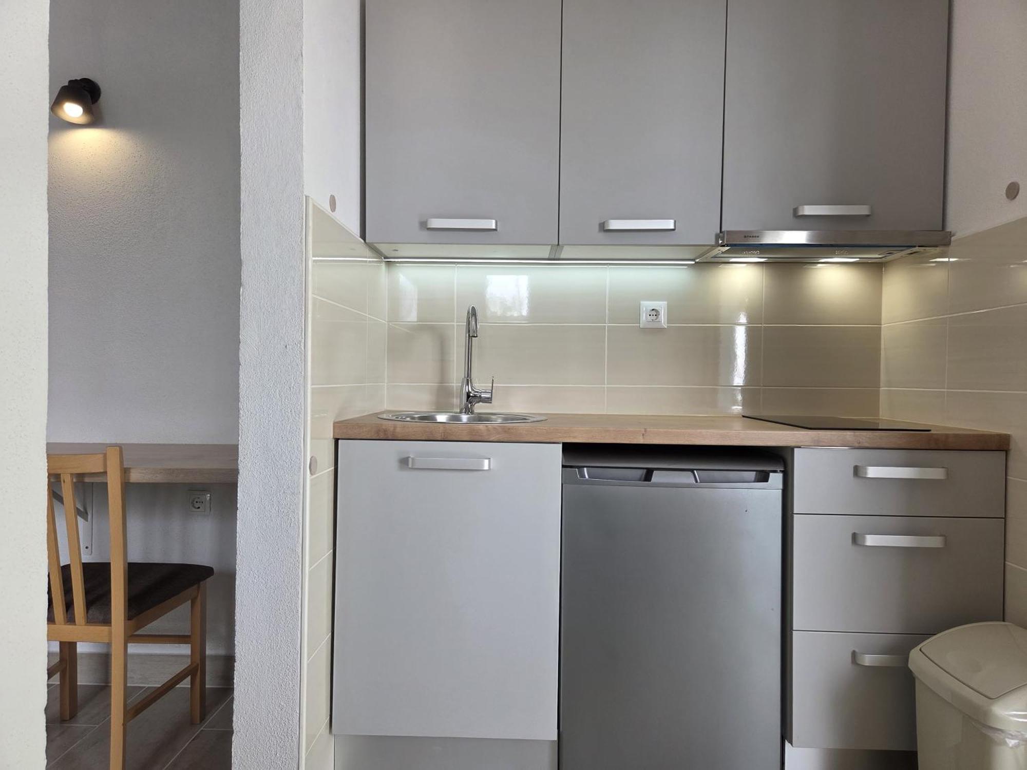 Apartments Jelena Supetar - Four Apartments - A Small House With A Private Yard - Two-Room Apartment With A Sea View - Studio Apartment - Two-Room Apartment With Garden View- Free Parking Dış mekan fotoğraf